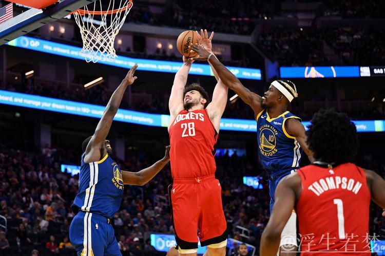 4月29日季后赛:勇士对阵火箭,波杰姆斯基精彩表现 4月29日季后赛:勇士对阵火箭,波杰姆斯基精彩表现